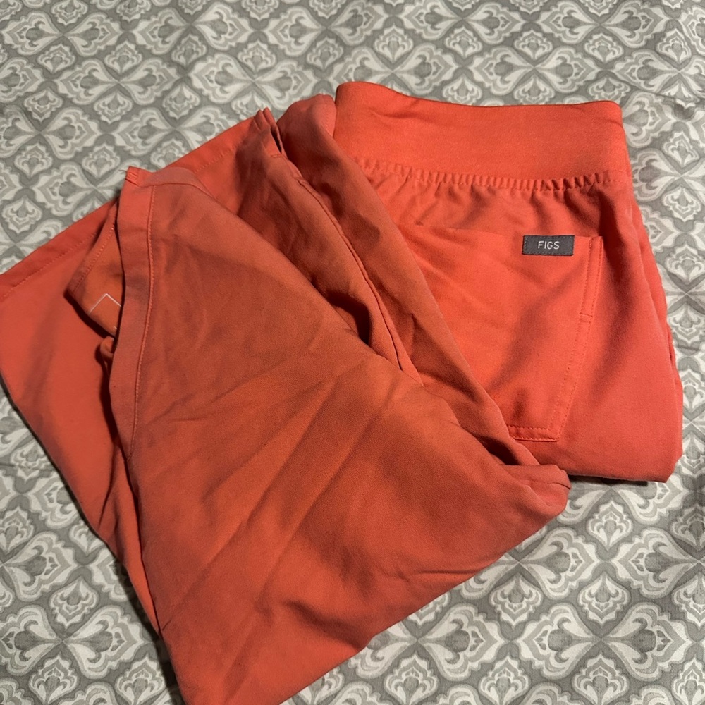 Figs Coral Scrub Set